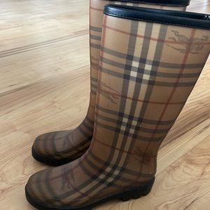 Burberry boots! Size 36 or size 3 1/2. Very good condition!!